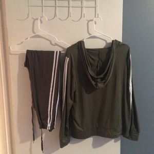 🖤Pin Striped Jogging Suit🖤